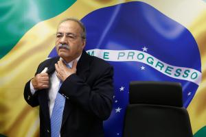 Ministro do STF determina afastamento por 90 dias de senador flagrado com dinheiro na cueca