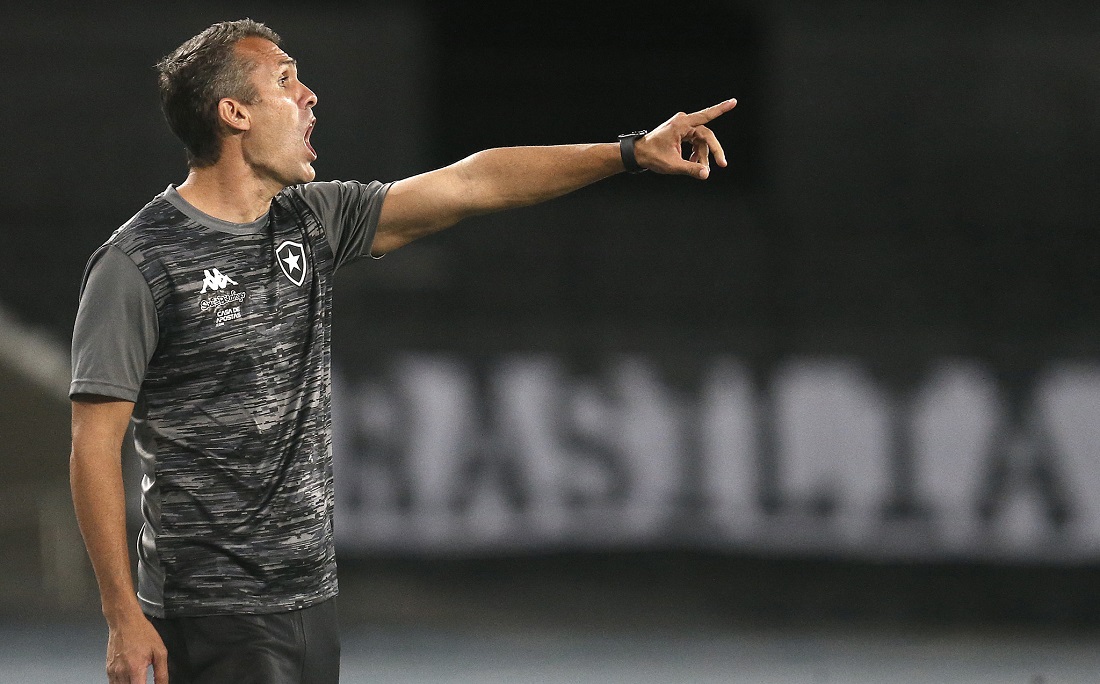 Botafogo anuncia demissão do técnico Bruno Lazaroni