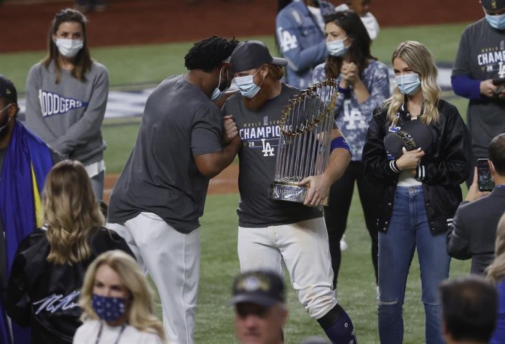 Com Covid-19, jogador do Dodgers será investigado por quebrar protocolo na final do Beisebol