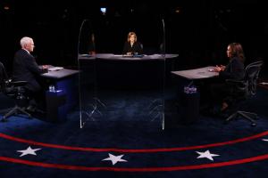 Em debate de vices focado em coronavírus e China, Kamala Harris é tida como vencedora ante Mike Pence