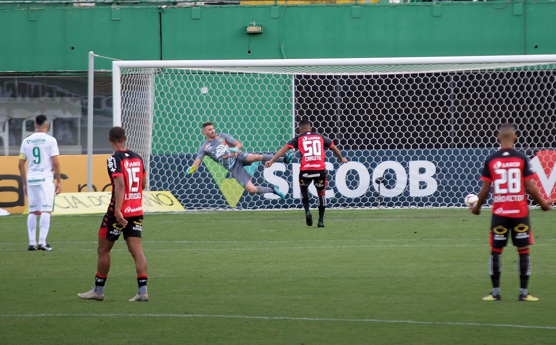 Lucas Cândido lamenta chances perdidas: 'Poderíamos ter virado'