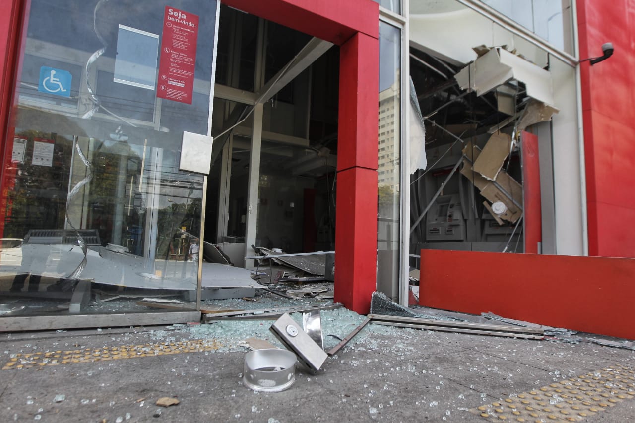 ‘Parecia cena de filme’, diz testemunha de ataque com bombas em banco no Cabula