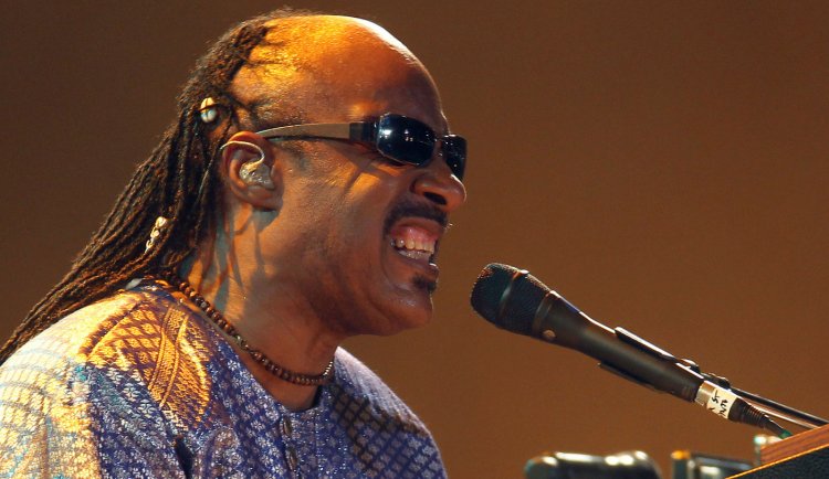 De surpresa, Stevie Wonder lança duas músicas inéditas; ouça