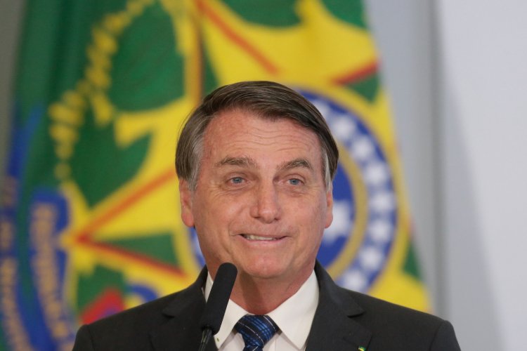 Brasil vai para o espaço quando imprensa for responsável, diz Bolsonaro