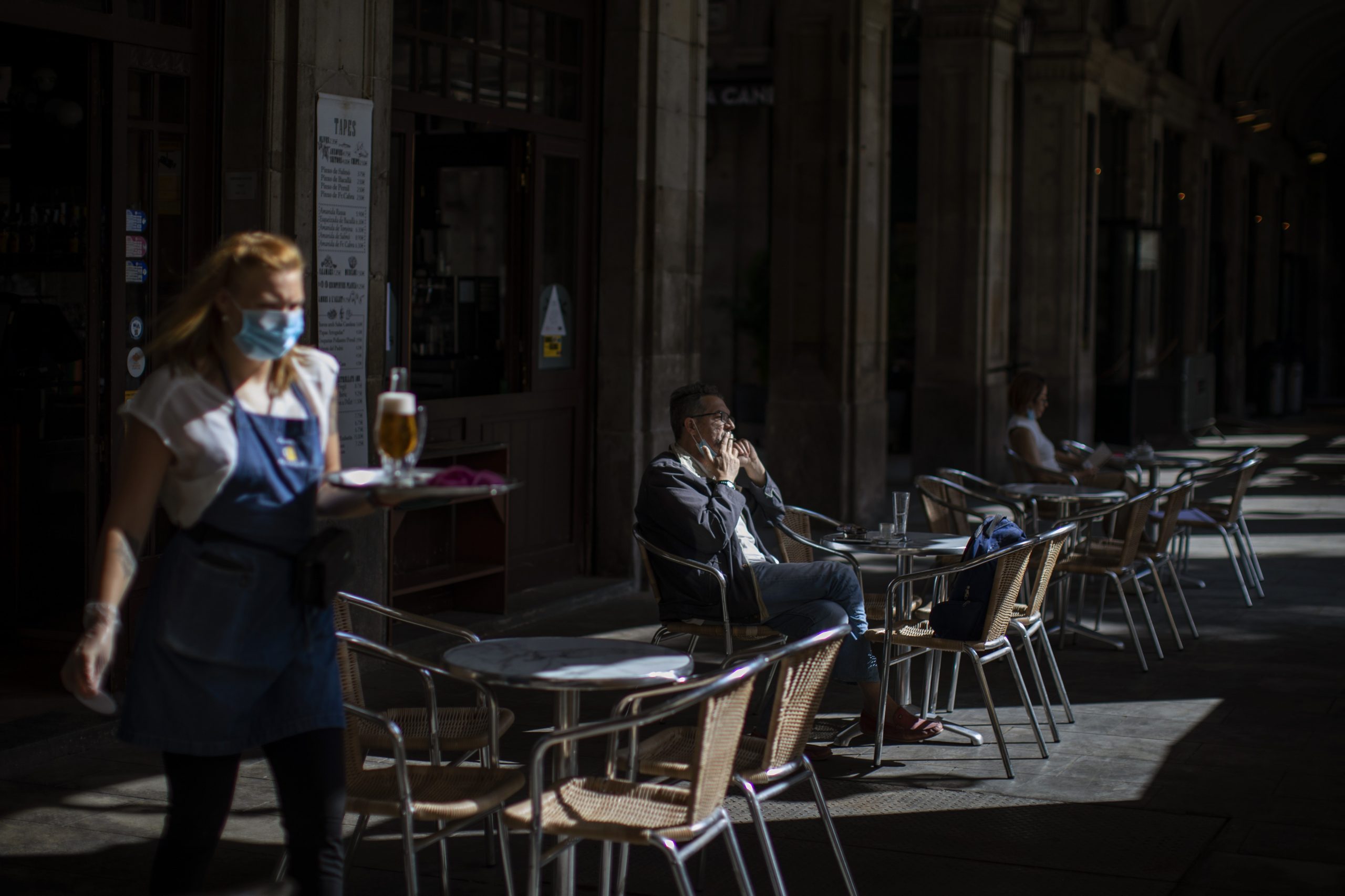 Governo da Espanha aprova decreto que proíbe diferença salarial entre homens e mulheres