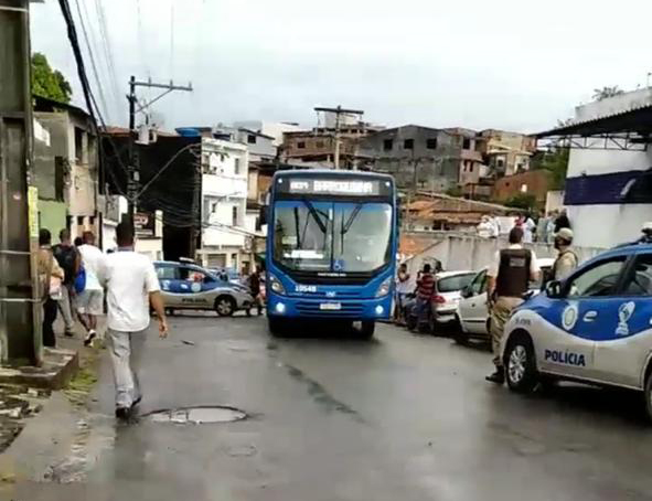 Homens assaltam ônibus em São Cristóvão e morrem em confronto com a polícia