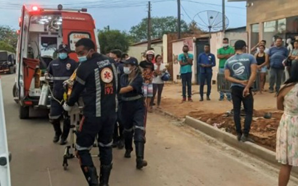 Funcionário morre ao cair enquanto consertava telhado de prédio na Bahia