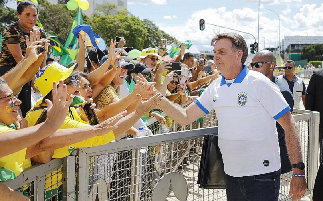 Homem oferece R$ 100 milhões para tirar selfie com Bolsonaro, que recusou; vídeo