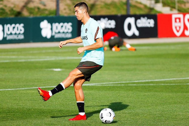 Cristiano Ronaldo testa positivo para Covid-19