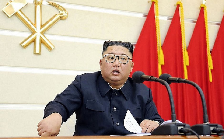 Kim Jong-un se chora e pede desculpas durante discurso na Coreia do Norte