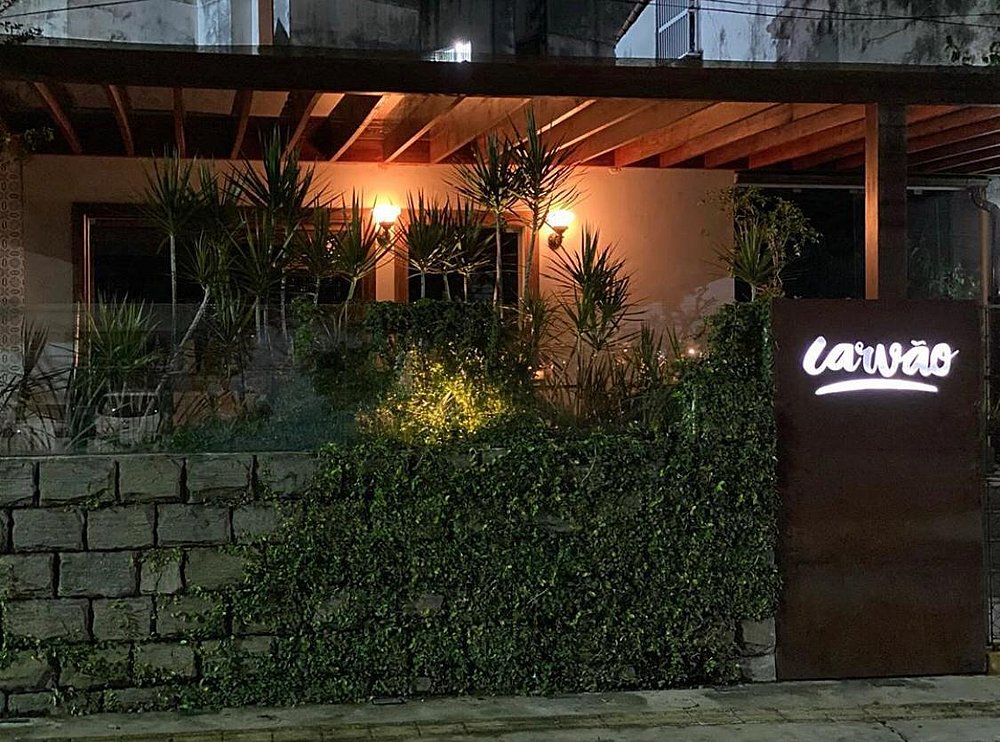 Localizado na Sabino Silva, restaurante Carvão já tem data de reabertura