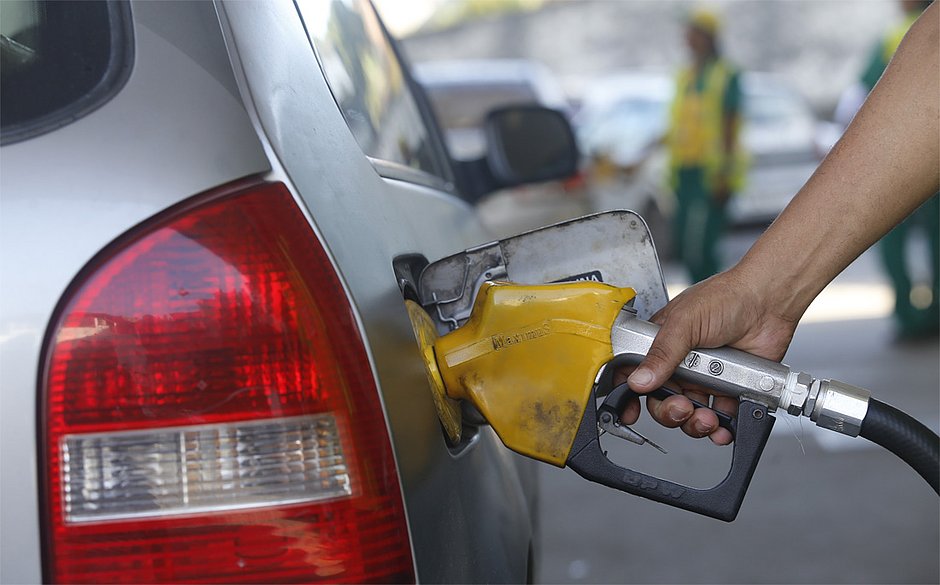 Prepare o bolso: gasolina irá subir 5% nas refinarias, e diesel 4%