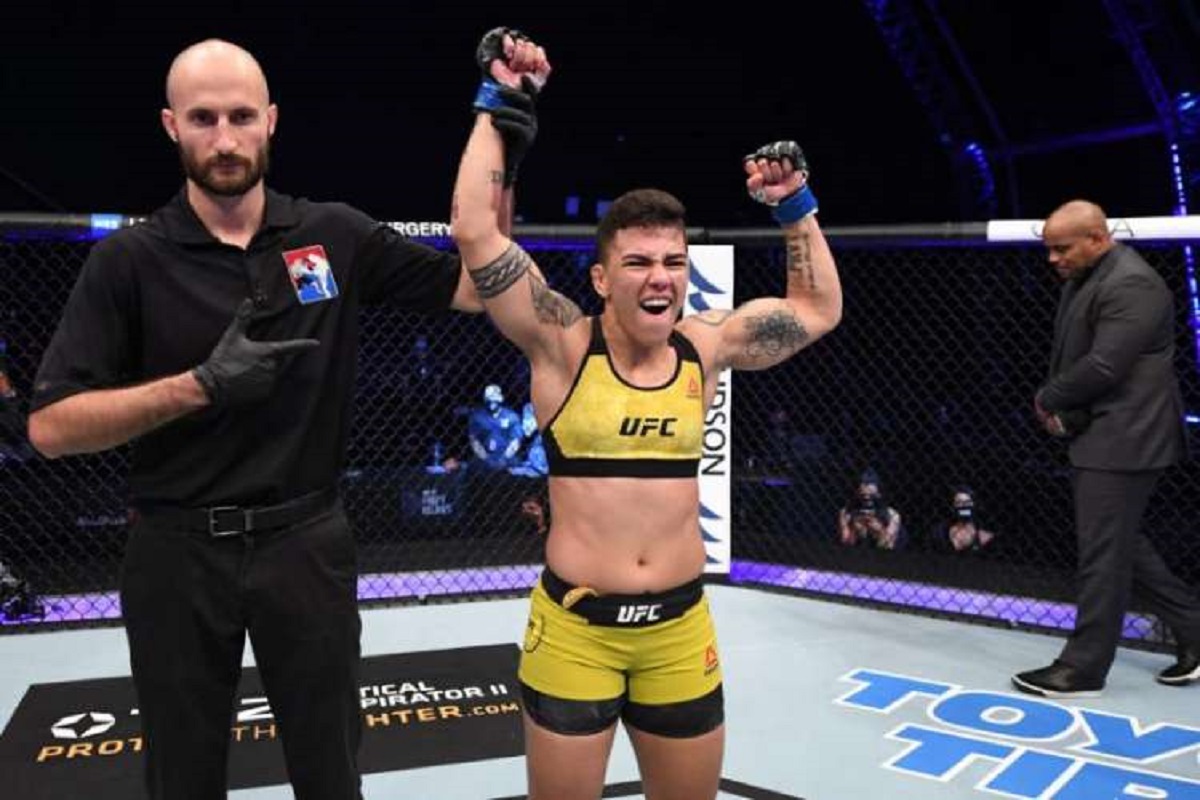 Jessica Andrade nocauteia Katlyn Chookagian e alcança marca inédita no UFC