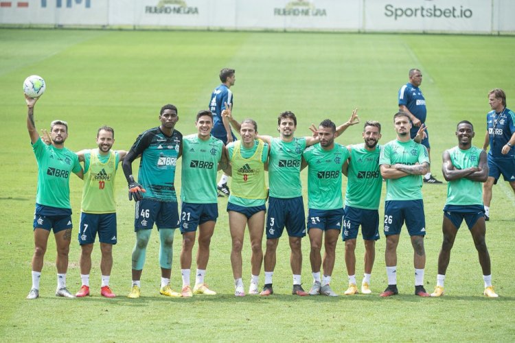 Flamengo faz novos testes e tem 10 jogadores liberados para pegar Athletico-PR