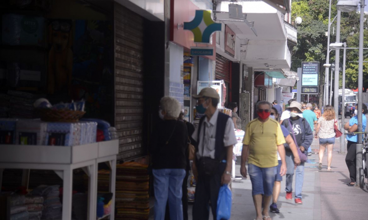 Rio de Janeiro: Prefeitura multa bares do Leblon por provocar aglomeração