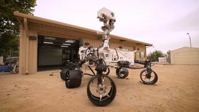 Vídeo mostra NASA testando 'gêmeo' do novo rover de Marte