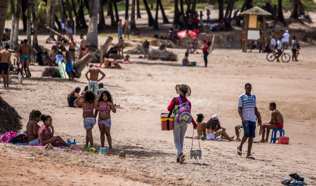 ACM Neto libera atividades esportivas e comércio em praias de Salvador