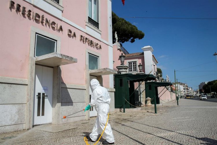 Portugal vê pandemia avançar e torna obrigatório uso de máscara