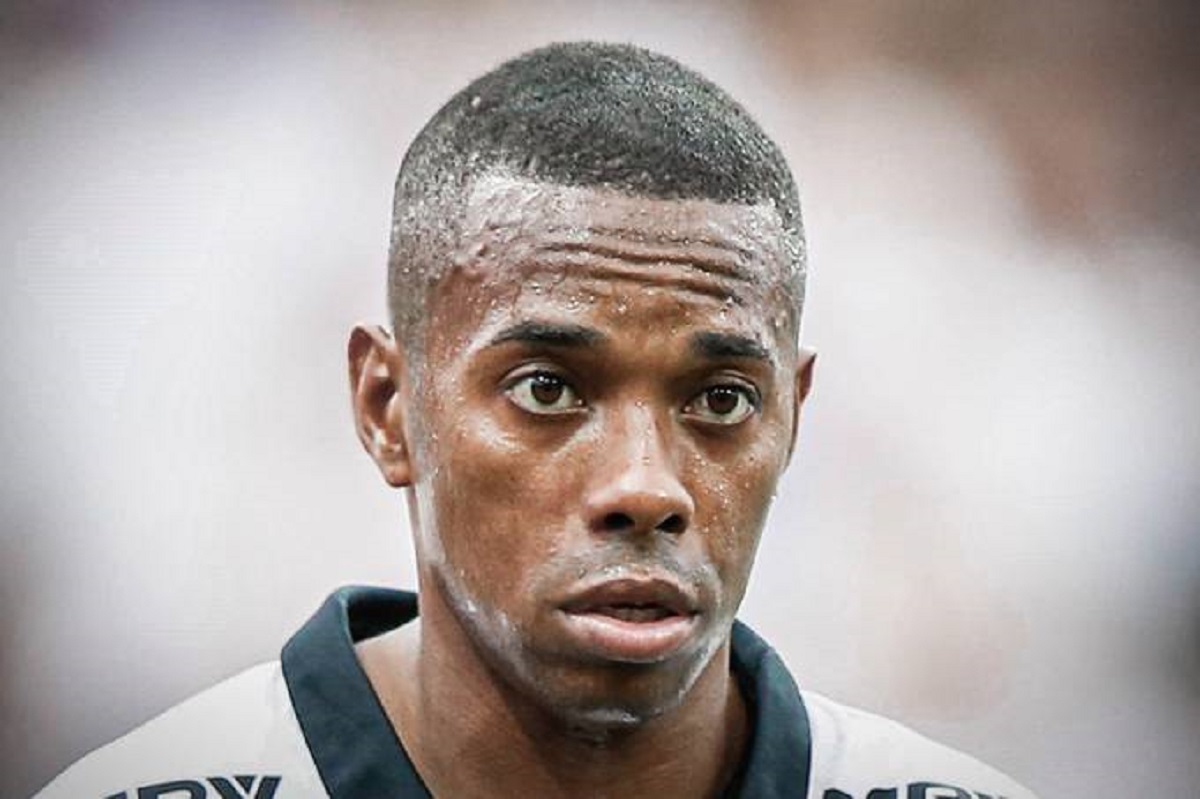 Robinho volta a se comparar a Bolsonaro e diz ter recebido apoio de Neymar