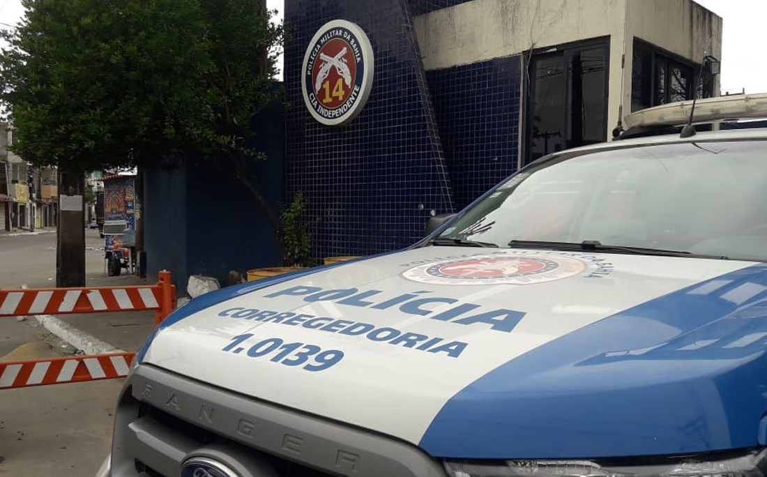 Seis PMs são presos acusados de extorsão em Salvador