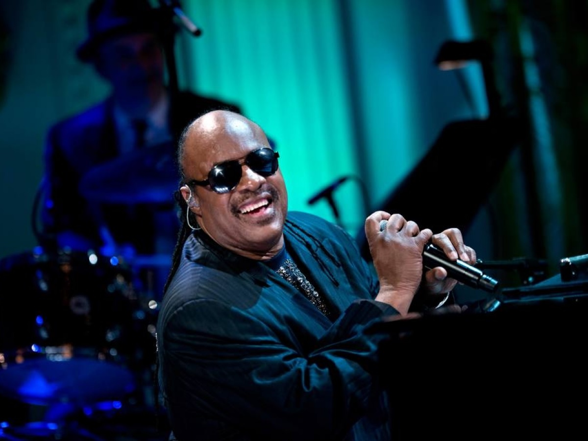 Após 15 anos, Stevie Wonder lança duas músicas inéditas