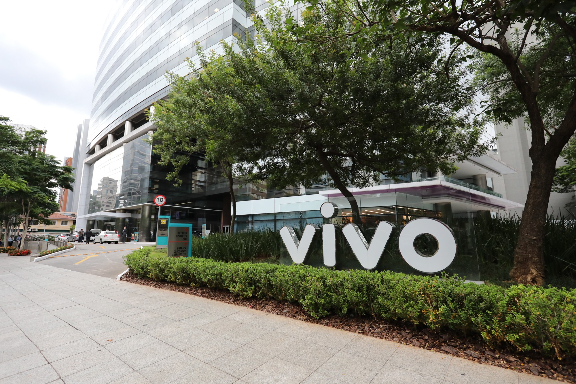 Vivo abre 1.000 vagas de emprego para área de relacionamento com cliente