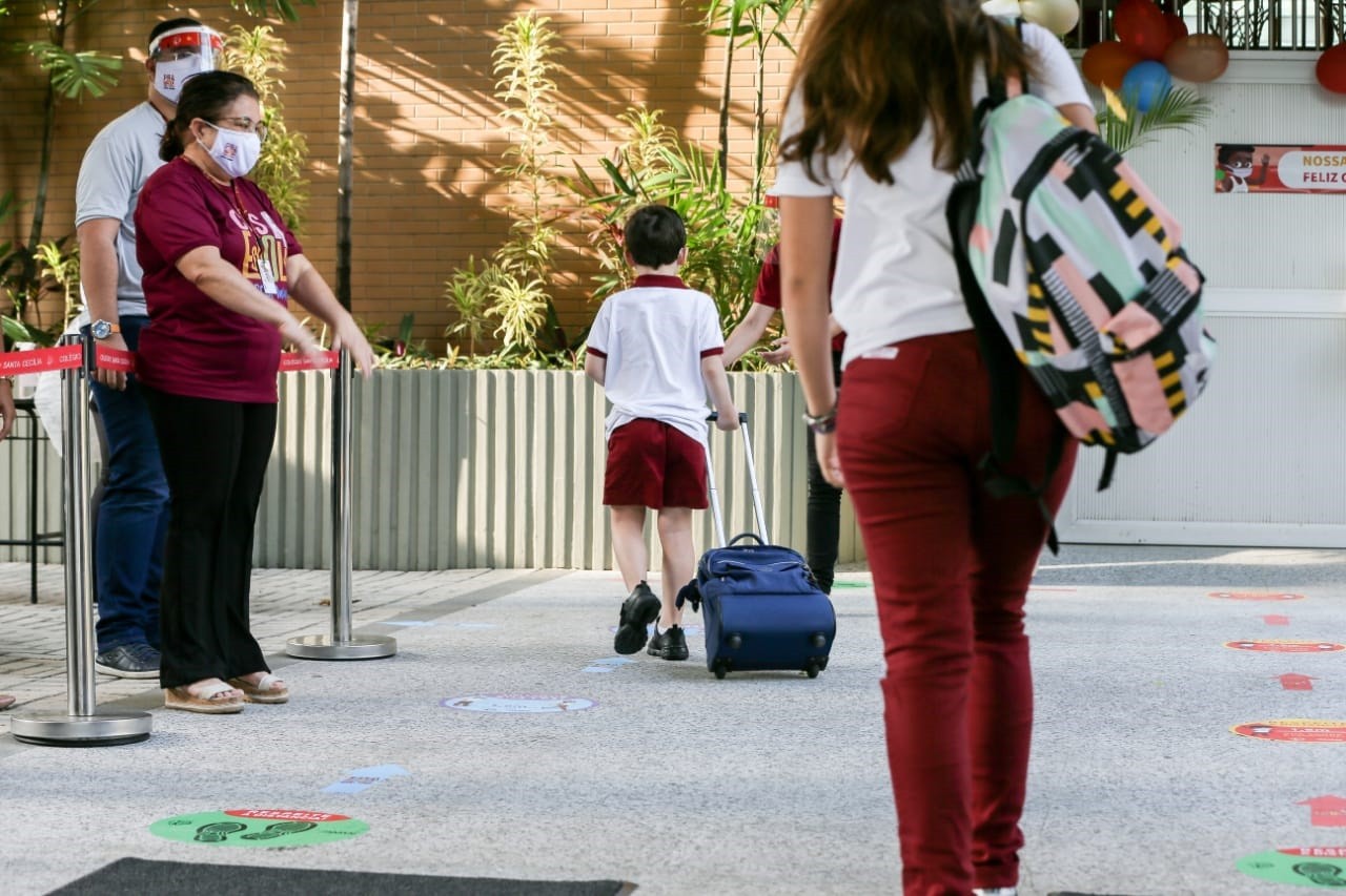 Rede pública de ensino perde quase 500 mil matrículas entre 2019 e 2020, apontam dados preliminares