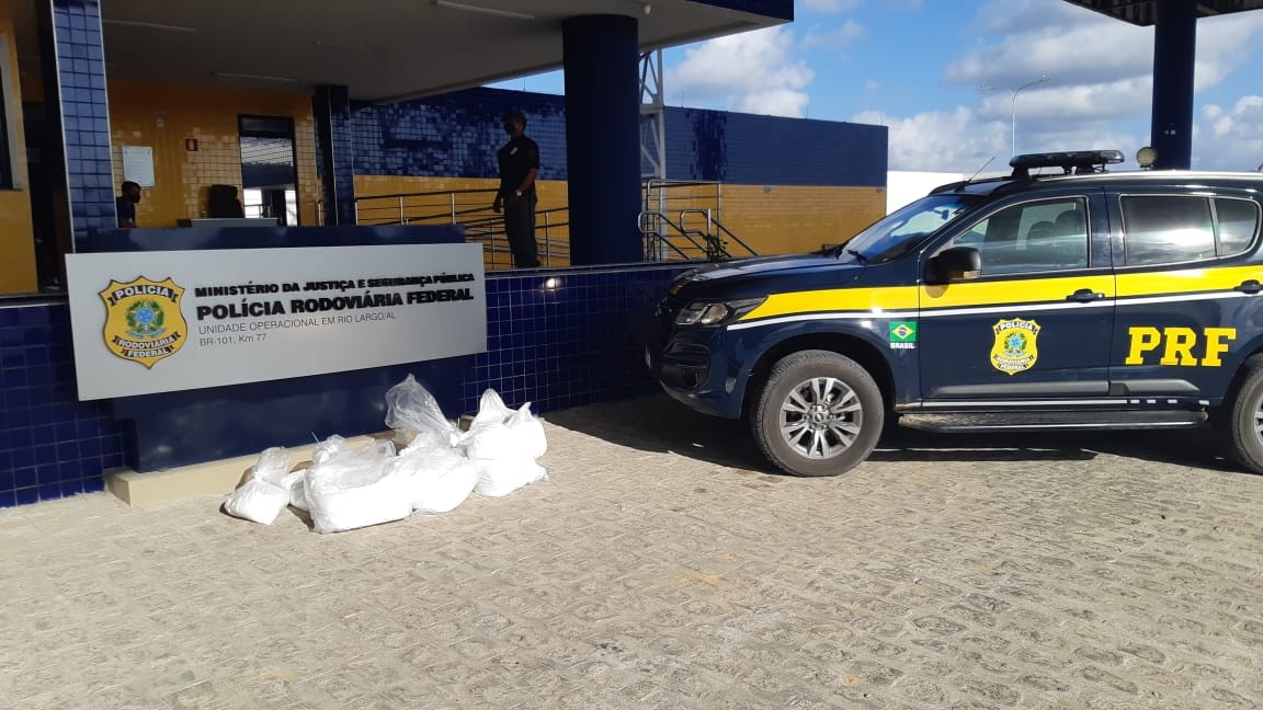 Homem é preso transportando 115 kg de cocaína na BR-101, em Alagoas