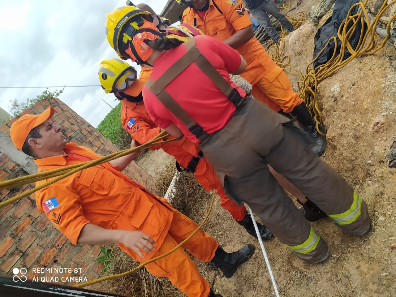 Bombeiros resgatam jovem que caiu em cacimba em Limoeiro de Anadia, AL