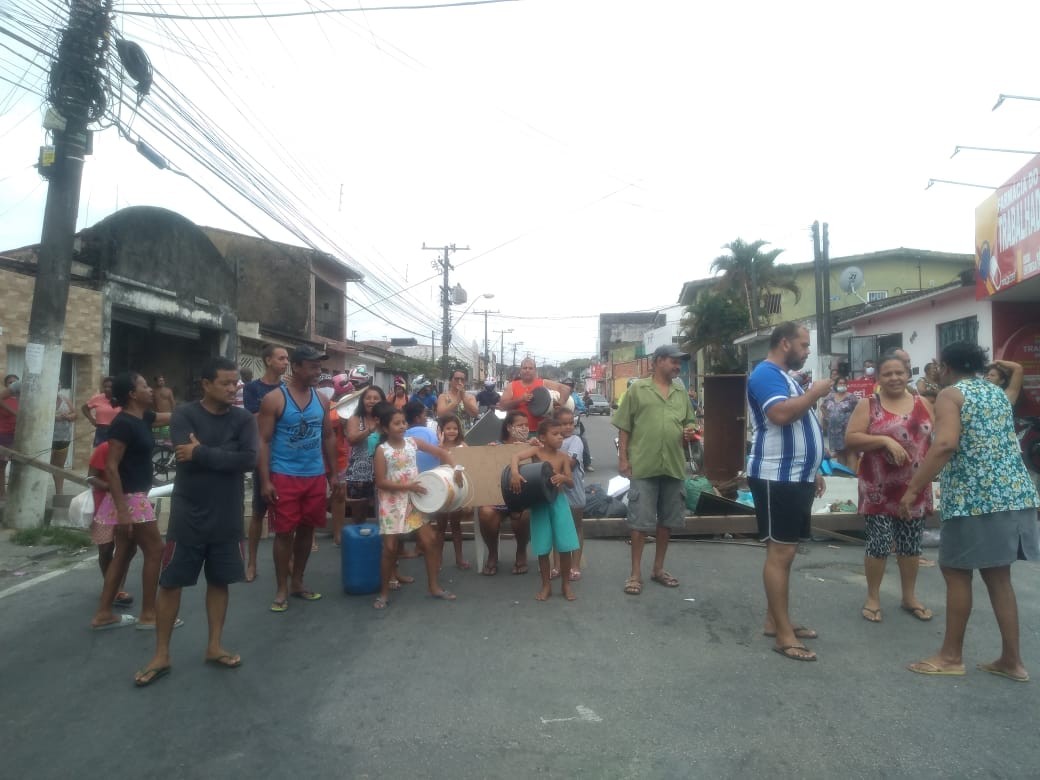 Moradores de Chã de Bebedouro protestam pela falta de água