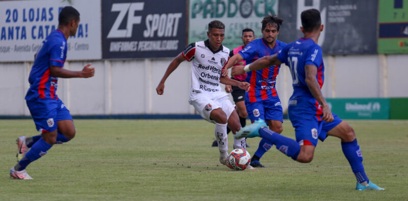 Lateral Gabriel Sales confirma contato com clube piauiense para disputa do Estadual 2022