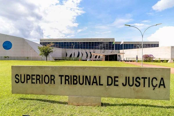 Amante não pode ser beneficiária do seguro de vida, decide STJ