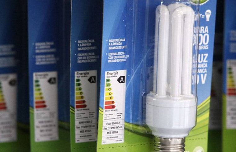 Conta de luz cairá 18% sem canetada e sem pôr empresas em risco, diz Guedes