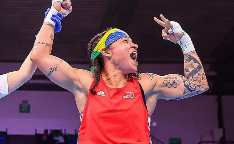 Bia Ferreira vence Mundial de Boxe e se torna maior campeã do país