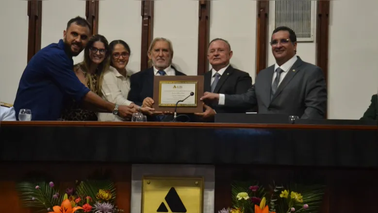 Aleixo Belov, velejador radicado na Bahia, é homenageado na ALBA