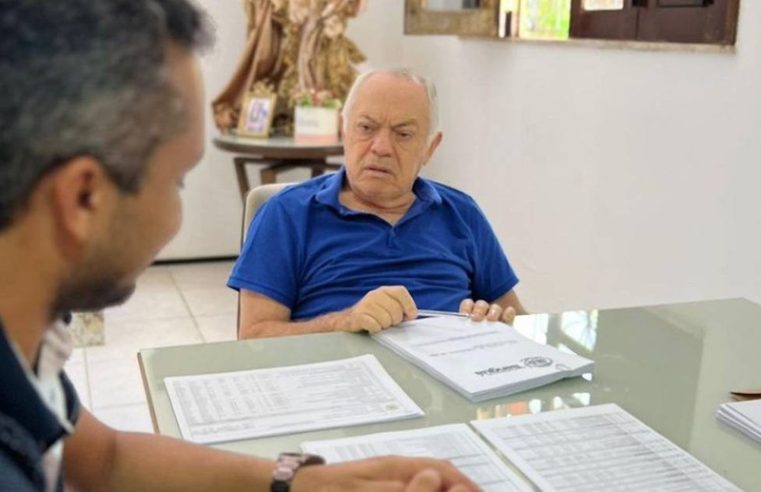 Justiça afasta prefeito de cidade cearense que estava há um mês em hospital sem pedir licença médica