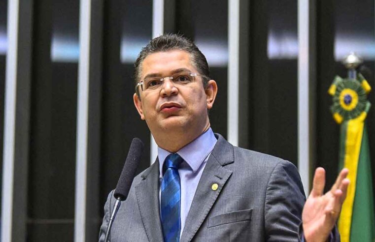 Deputado Sóstenes Cavalcante Rebate Críticas de Lula sobre PL do Aborto