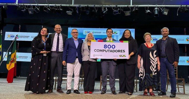 Ministério das Comunicações Entrega Chips e Computadores para Inclusão Digital em Petrolina e Juazeiro