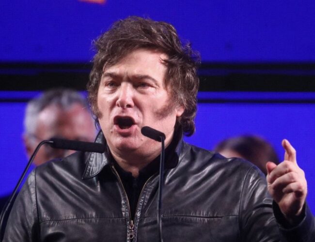 Partido de Javier Milei vence eleições legislativas na Argentina com mais de 40% dos votos