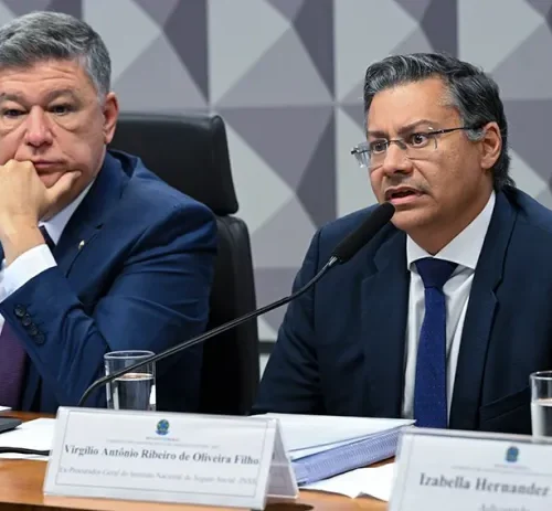 Ex-procurador do INSS evita explicar aumento de R$ 18 milhões em patrimônio durante depoimento à CPMI