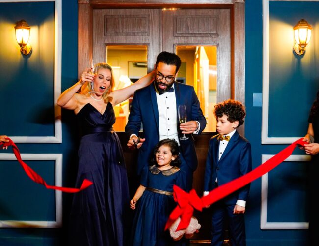 John e Elaine Esperandino inauguram alfaiataria de luxo em Moema e consolidam referência nacional no segmento