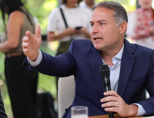 Renan Filho confirma sua candidatura ao governo estadual e comenta sobre vice de Lula