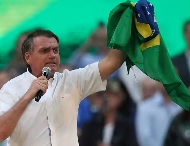 Justiça determina pena de 27 anos e 3 meses para Bolsonaro