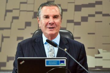 Moraes adverte Collor sobre possibilidade de ser preso caso retire tornozeleira eleletrônica