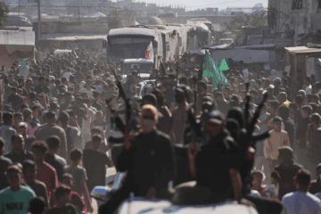 Acordo entre Israel e Hamas inicia libertação de reféns e traz trégua após dois anos de guerra