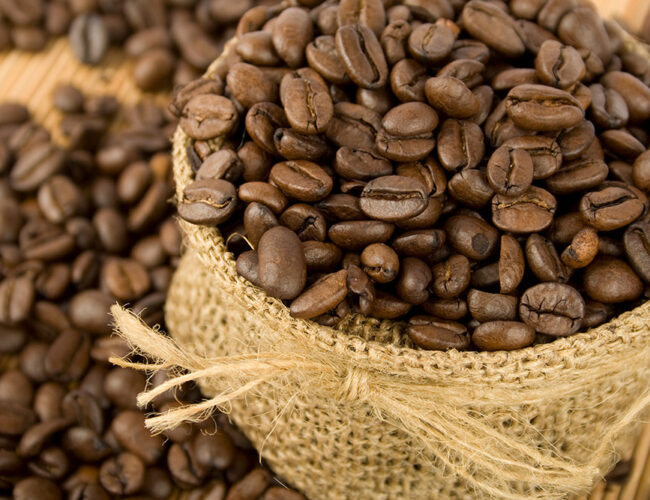 Sobretaxa dos EUA ameaça liderança do Brasil no maior mercado de café do mundo, alerta Cecafé