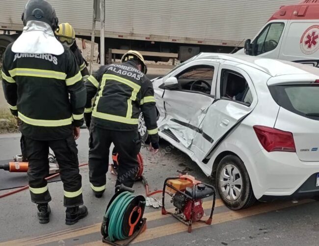Acidente na BR-101 deixa jovem universitária de Medicina ferida em São Miguel dos Campos.
