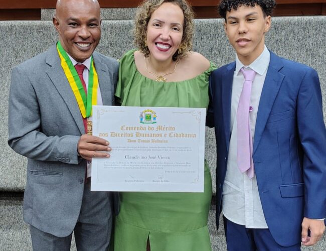 Secretário Nacional do PRTB, Claudivino Vieira, recebe Medalha Dom Tomaz Balduino na Câmara de Goiânia