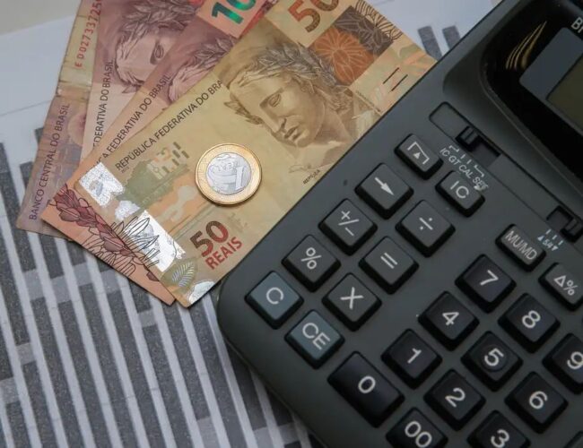 Com segunda parcela do 13º a caminho, especialista orienta como usar a renda extra com planejamento
