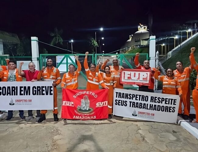 Funcionários da Petrobrás cruzam os braços em greve por tempo indeterminado
